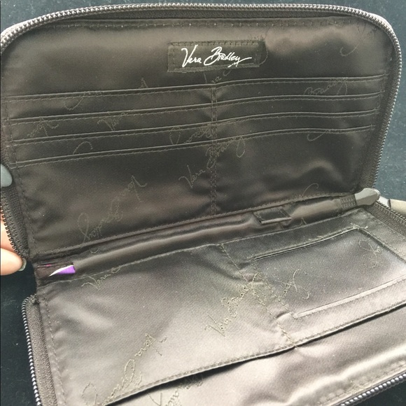 Vera Bradley zip around quilted wallet - Picture 5 of 8